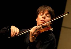 Joshua Bell grający na Stradivariusie