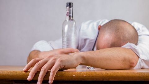 Alkoholowe stereotypy – kosztowne dla podatnika